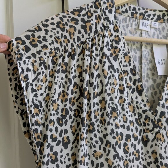 NWT GAP Sheath Dress XS Cheetah Animal Print V Neck Rayon Relaxed T Shirt Dress - Picture 3 of 8